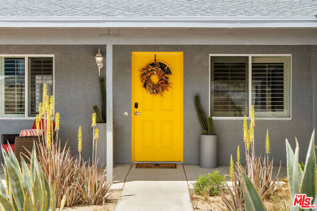 61602 La Jolla Drive
