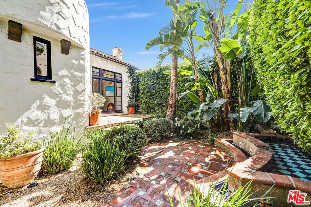 934 N Sweetzer Avenue