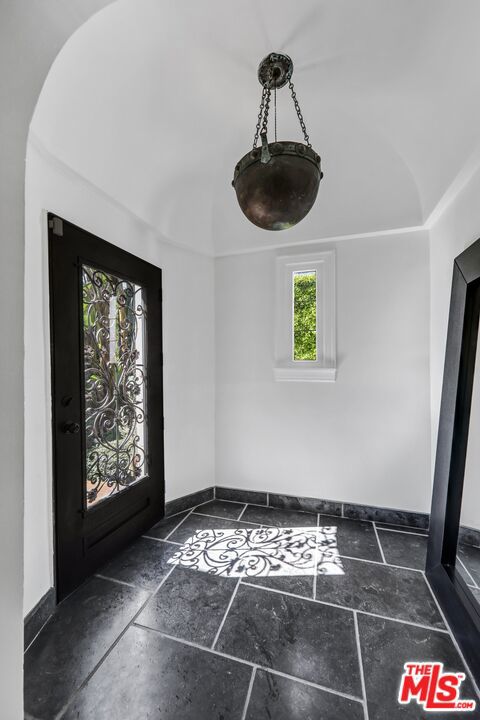 934 N Sweetzer Avenue