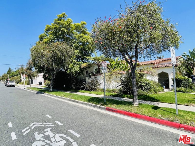 201 N Doheny Drive
