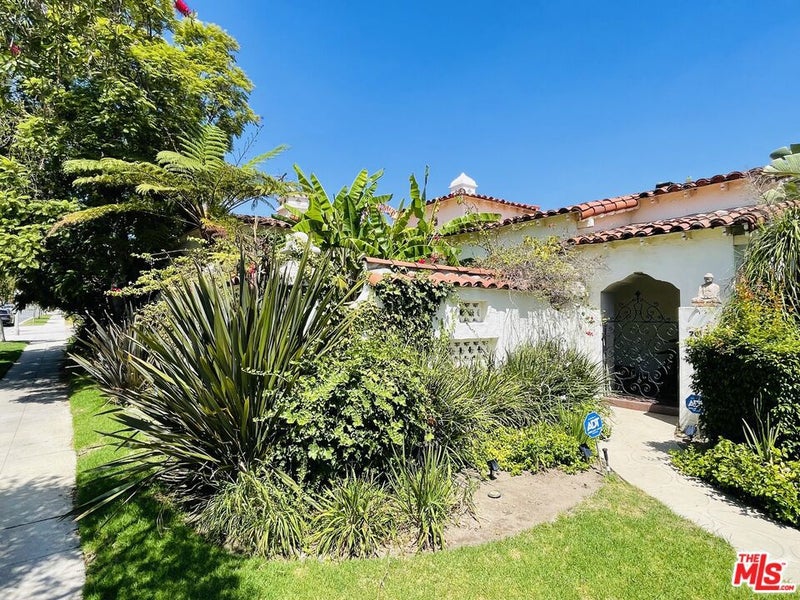 201 N Doheny Drive