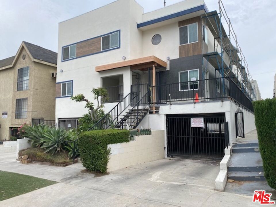 4832 Rosewood Avenue