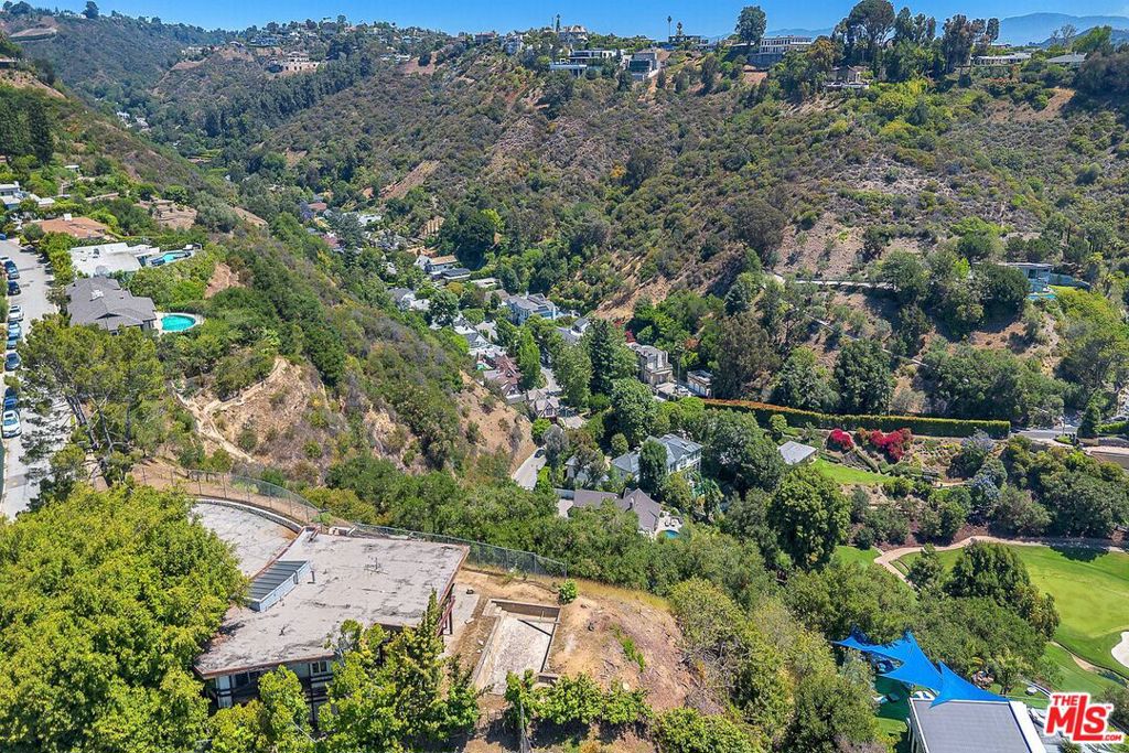 Properties 3 11287 Chalon Road