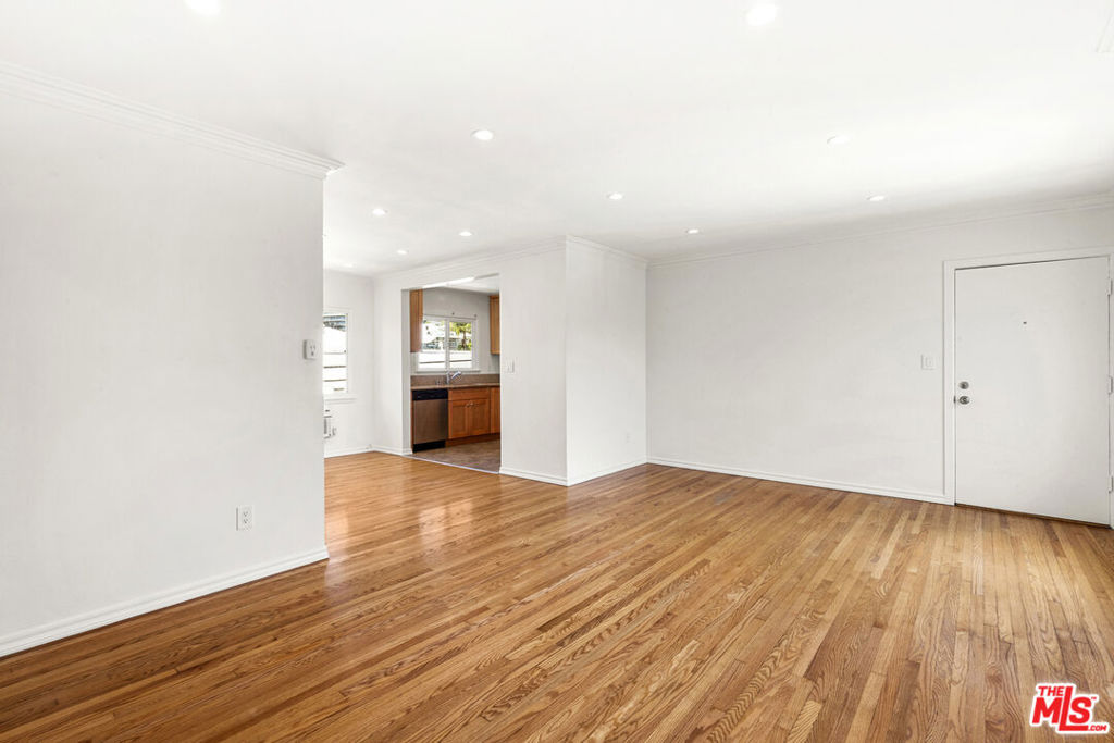 Properties 3 1235 N Harper Avenue 16