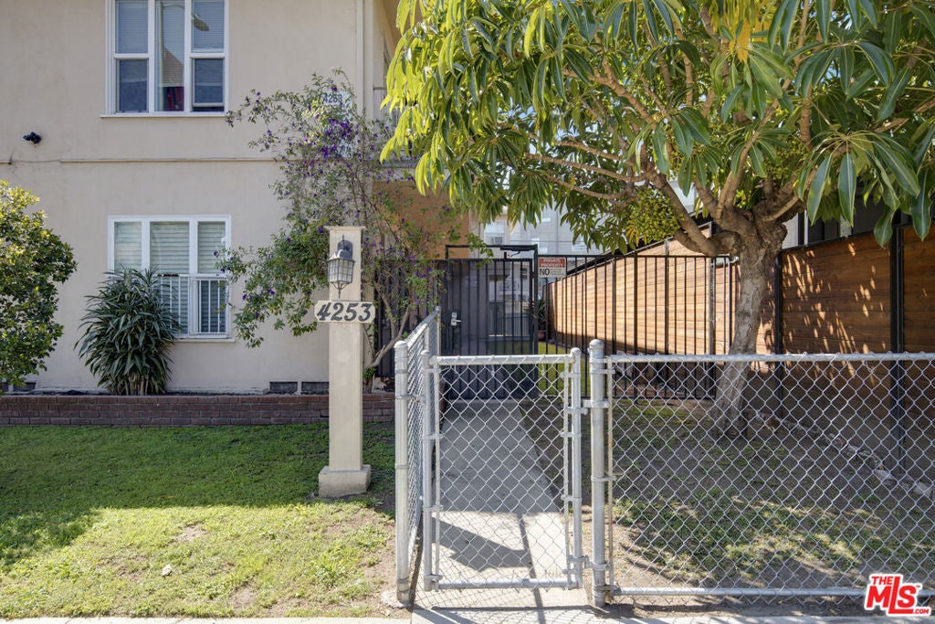 4253 S Centinela Avenue