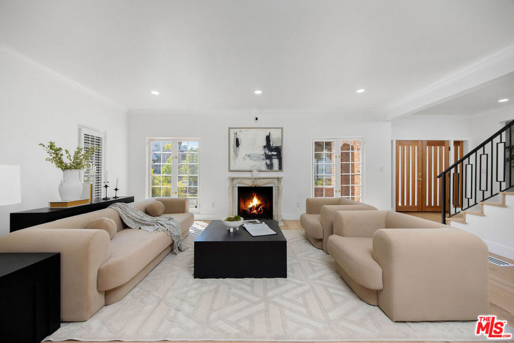 Properties 4 832 S Plymouth Boulevard