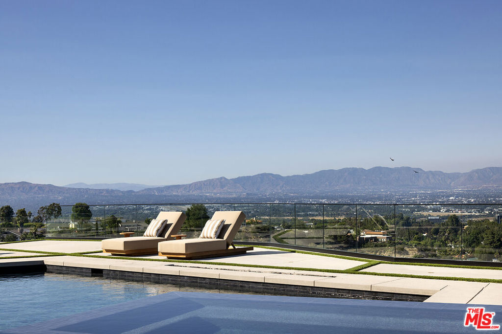 16401 Mulholland Drive