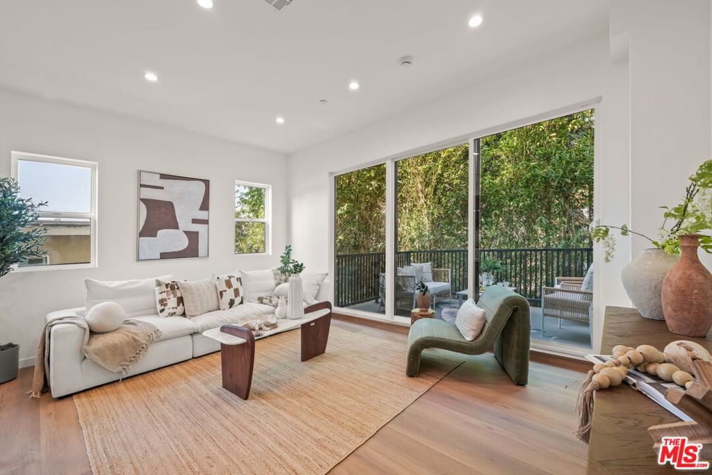 257 S Park View Street