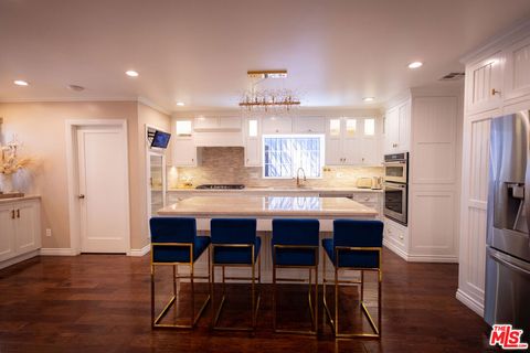 6449 Radford Avenue North Hollywood CA 91606