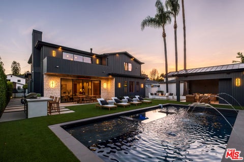 Photo of 15473 La Maida Street, Sherman Oaks, CA 91403 (MLS # 26990361)
