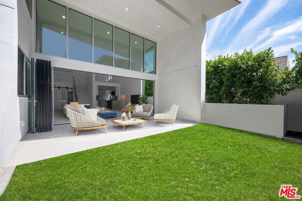 621 N Kings Road 2
