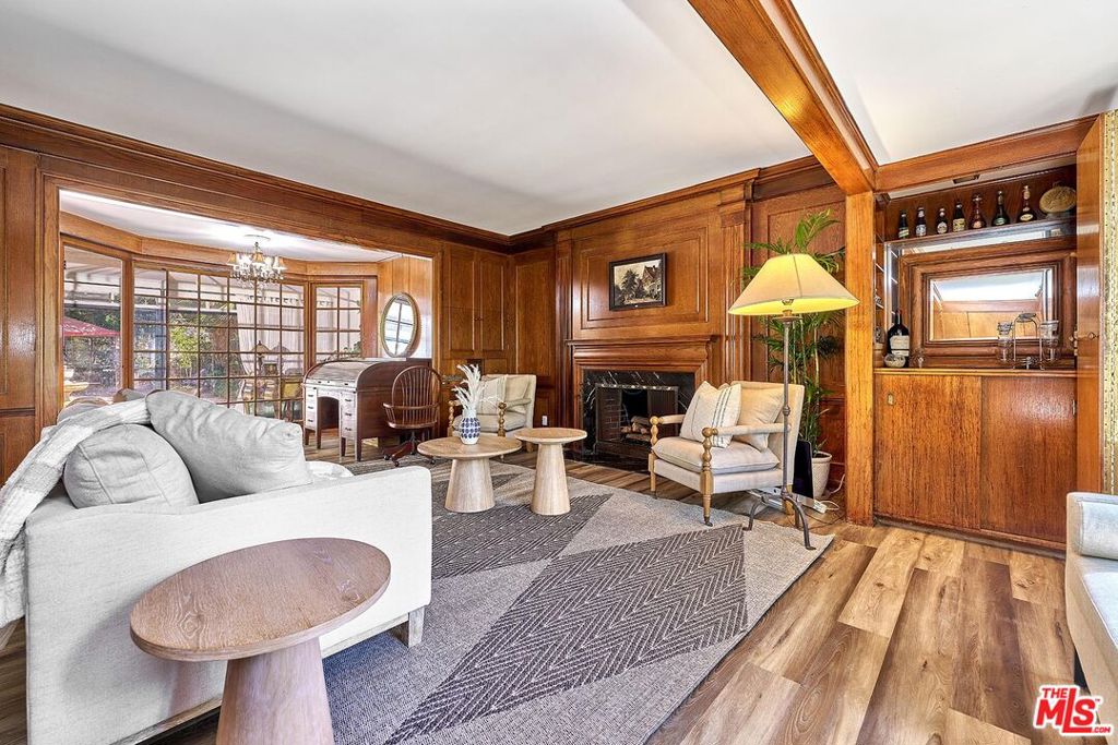 728 S Windsor Boulevard