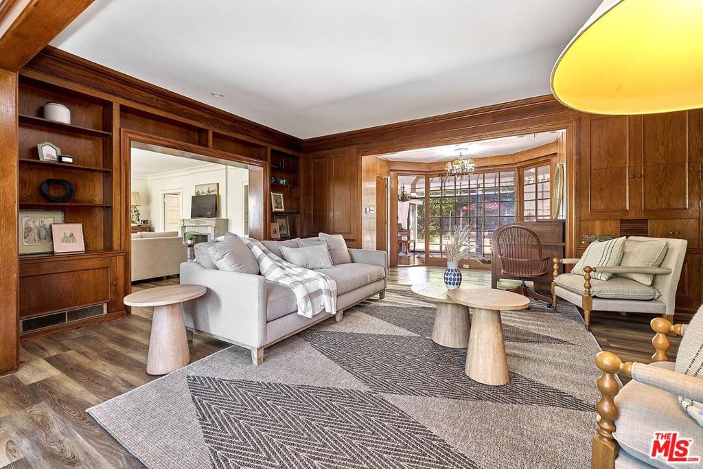 728 S Windsor Boulevard