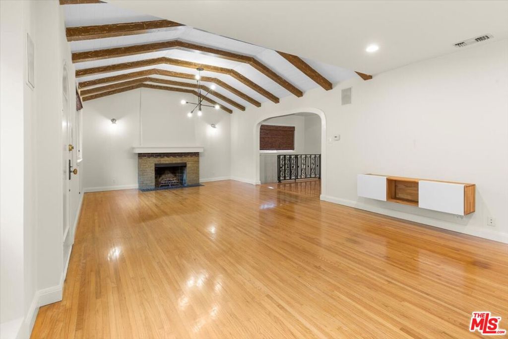 720 N La Fayette Park Place