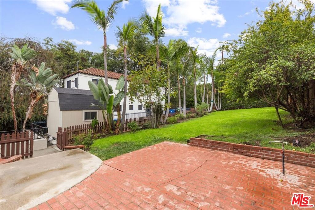 720 N La Fayette Park Place