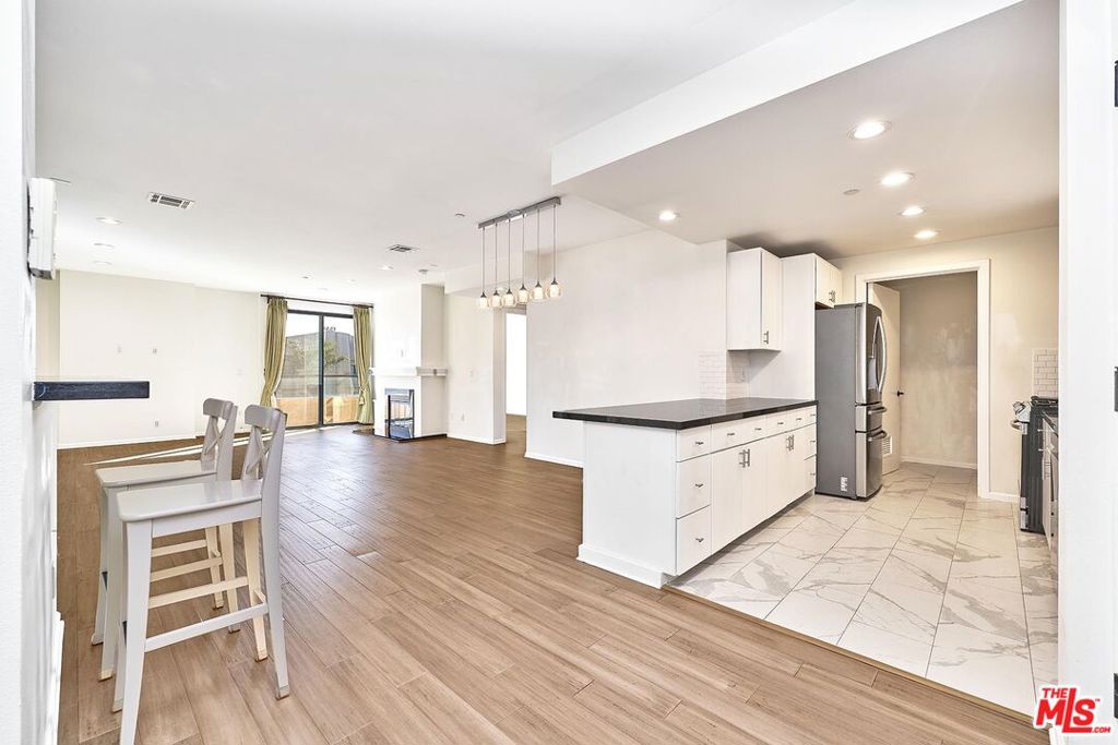 871 Crenshaw Boulevard 305