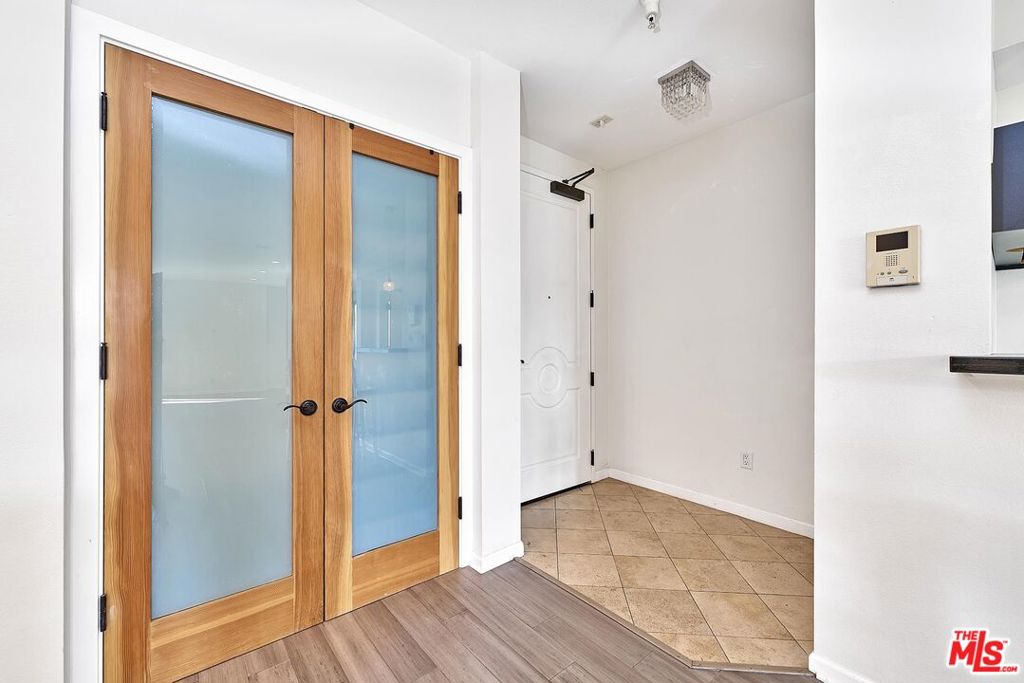 871 Crenshaw Boulevard 305