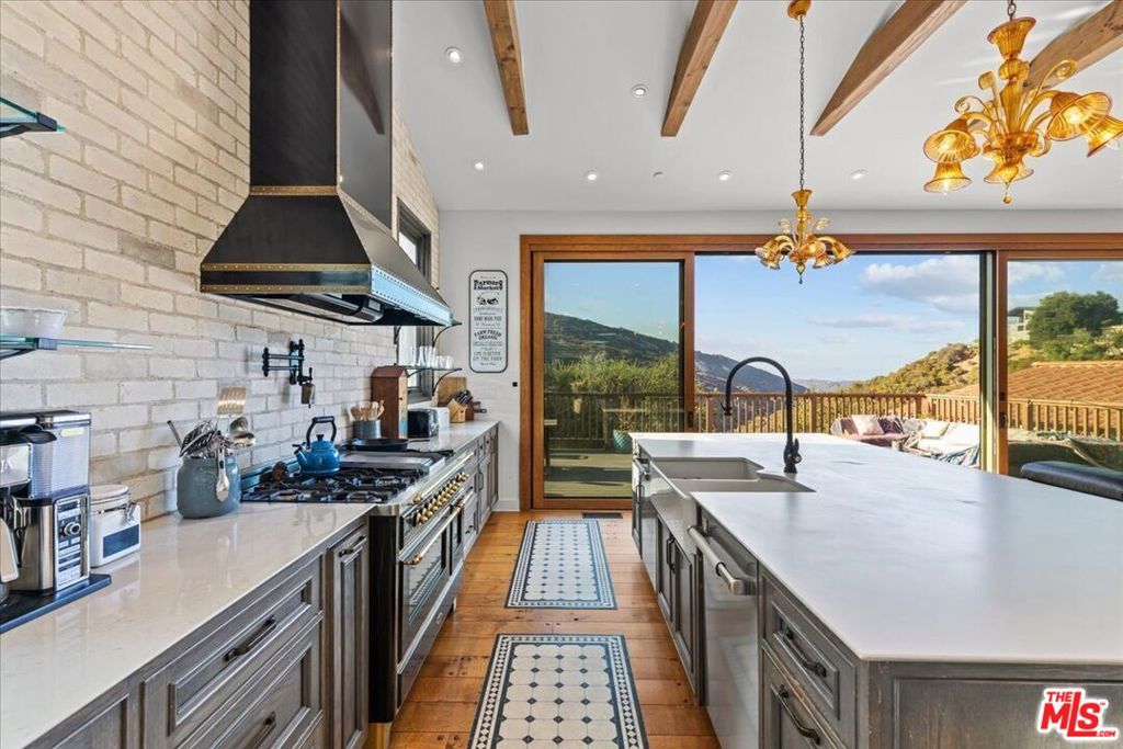 2373 Tuna Canyon Road
