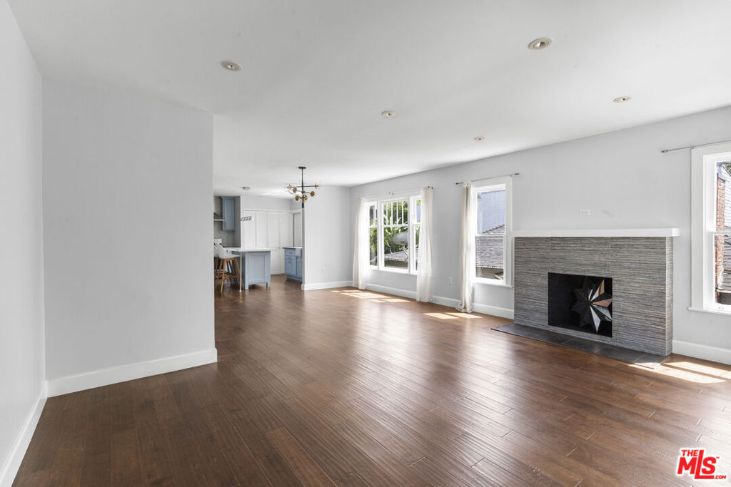 964 Edgecliffe Drive