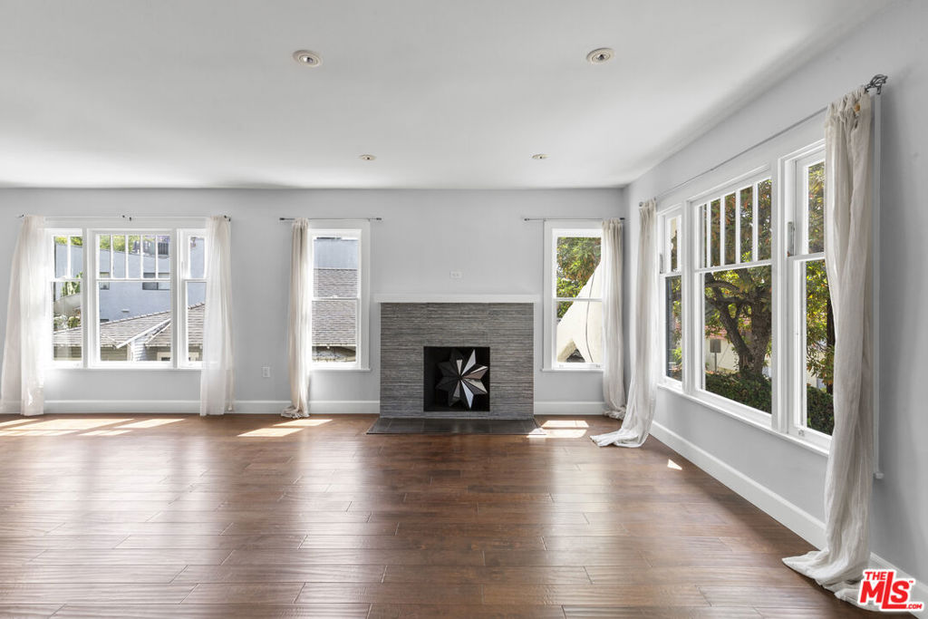 964 Edgecliffe Drive