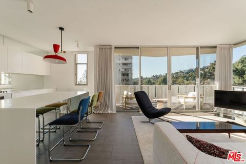 4411 Los Feliz Boulevard 702 Los Angeles CA 90027