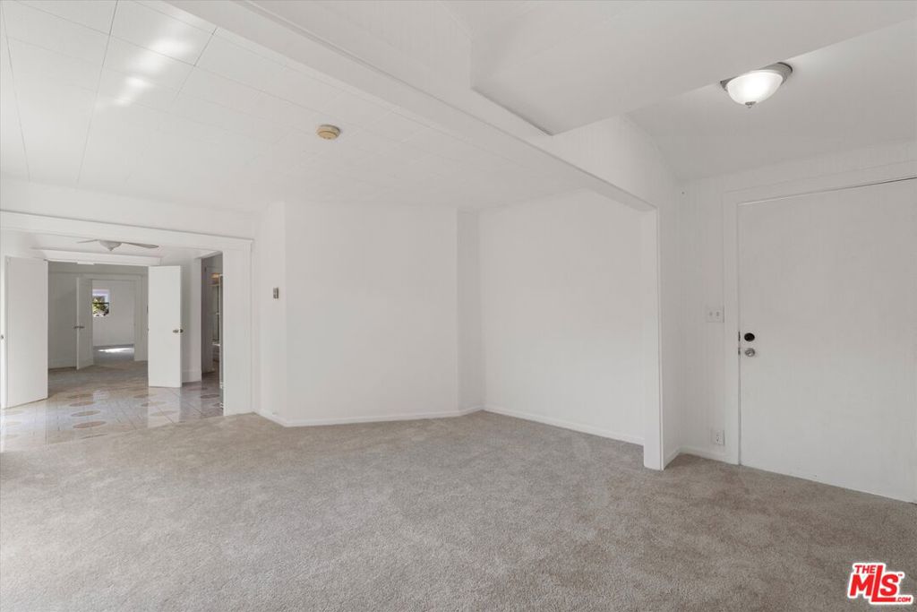 1219 N Hoover Street