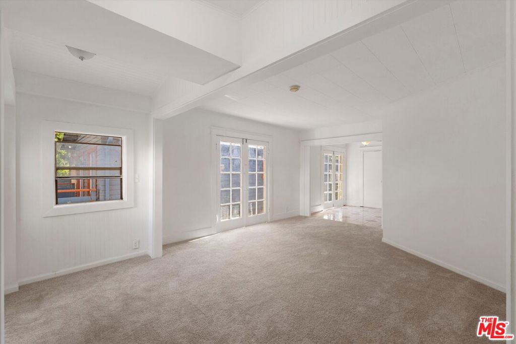 1219 N Hoover Street