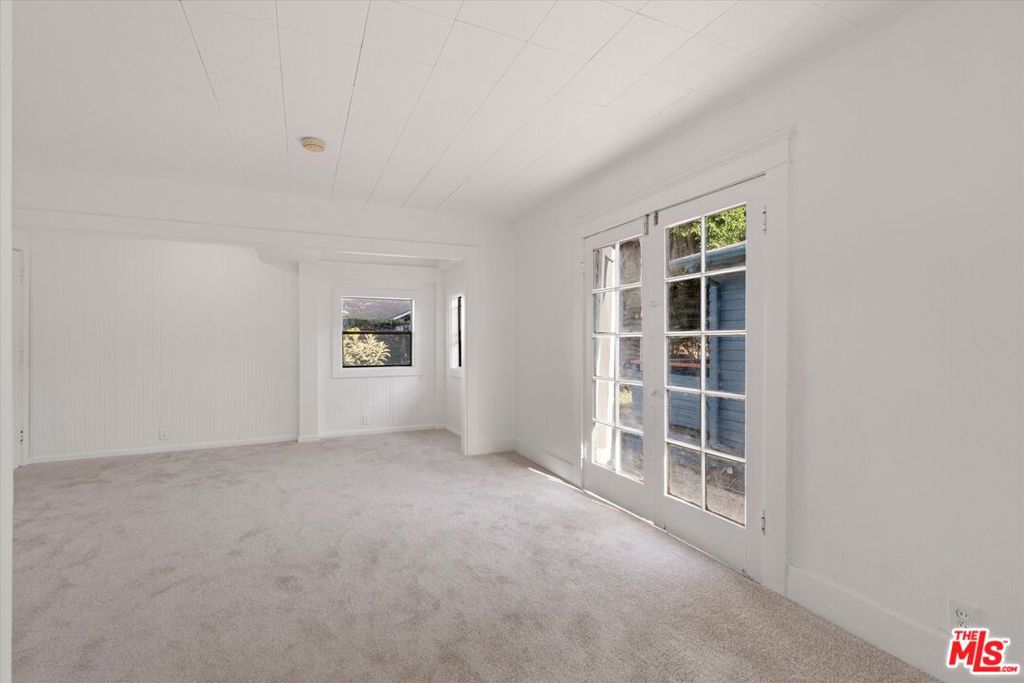 1219 N Hoover Street