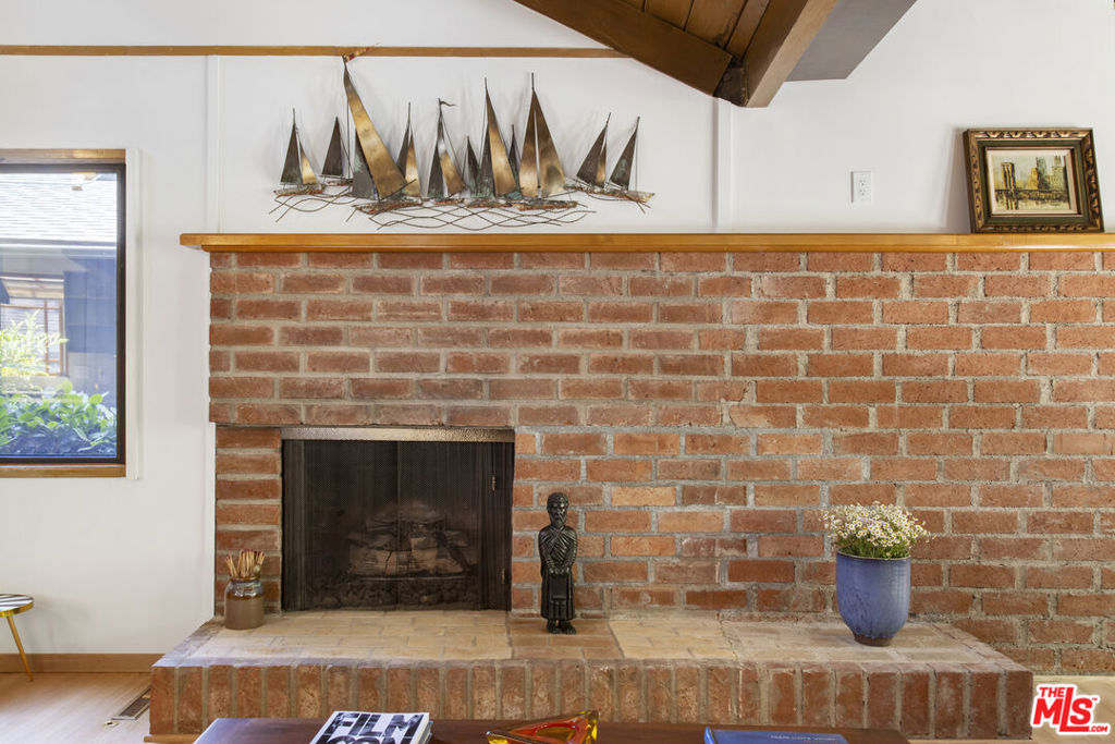 8944 Wonderland Avenue