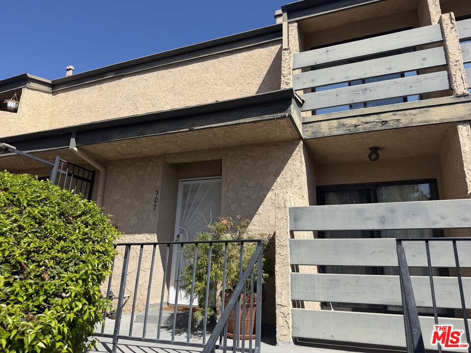 6840 Balboa Boulevard 507