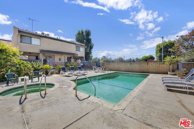 6840 Balboa Boulevard 507