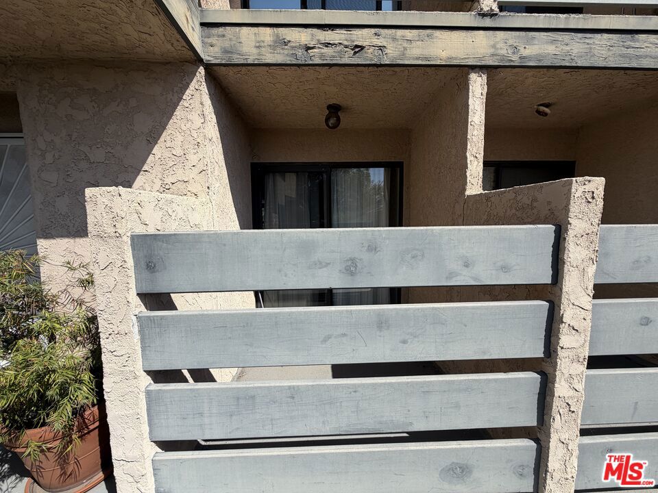 6840 Balboa Boulevard 507