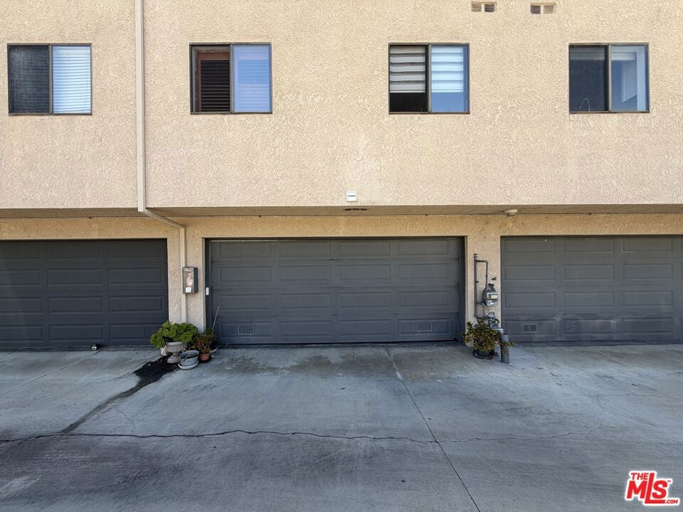 6840 Balboa Boulevard 507
