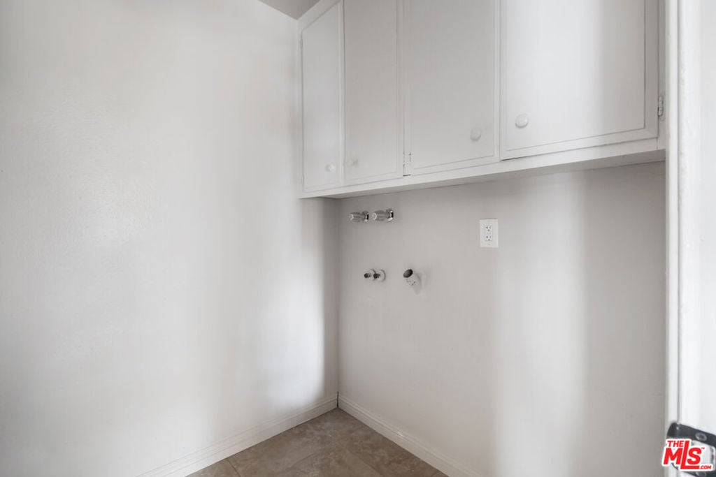 1423 W 7th Street