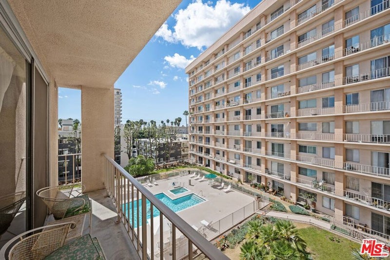 100 S Doheny Drive 512