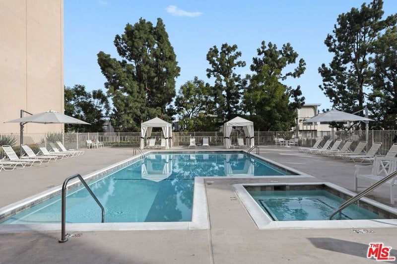 100 S Doheny Drive 512