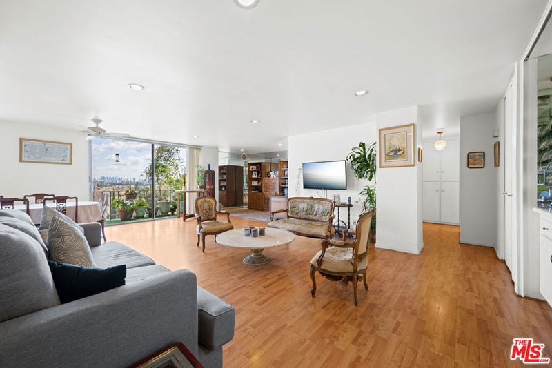 100 S Doheny Drive 512