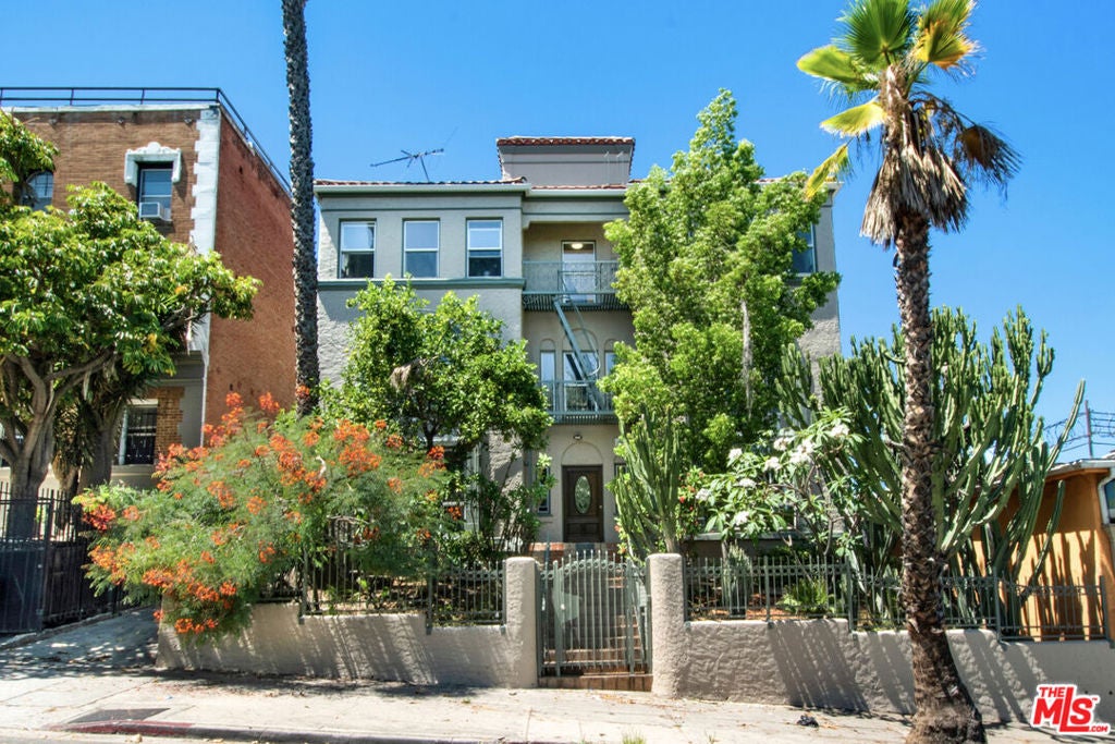 251 N Kenmore Avenue