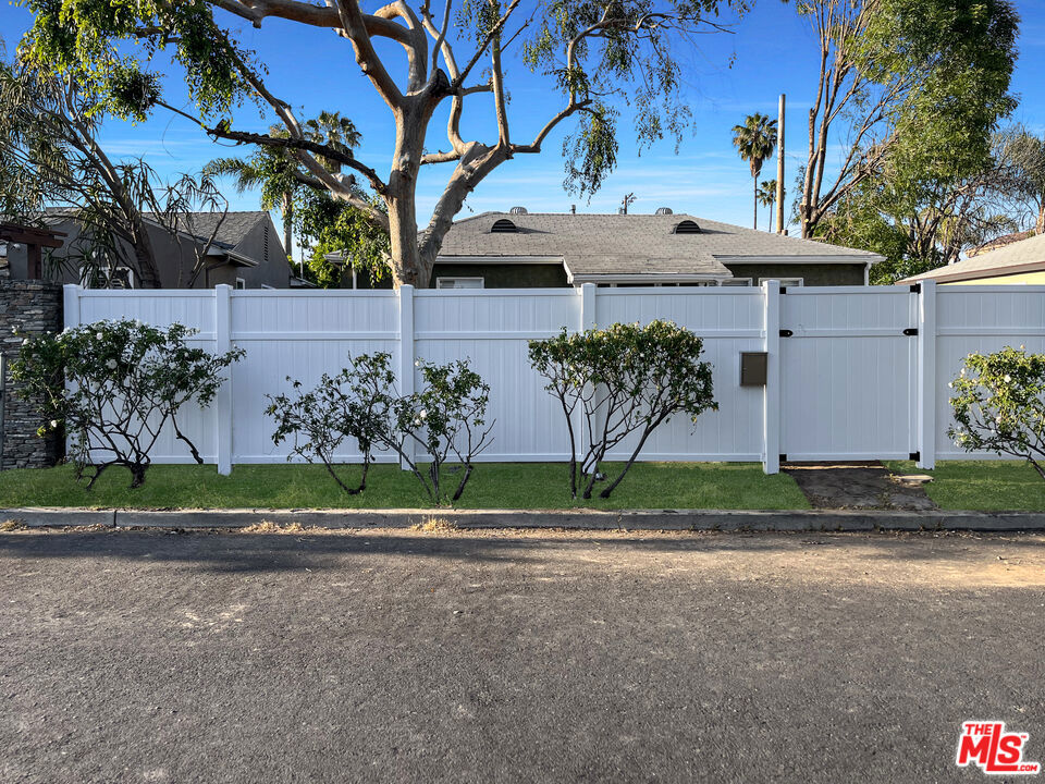 Properties 1 15227 1/2 Valleyheart Drive
