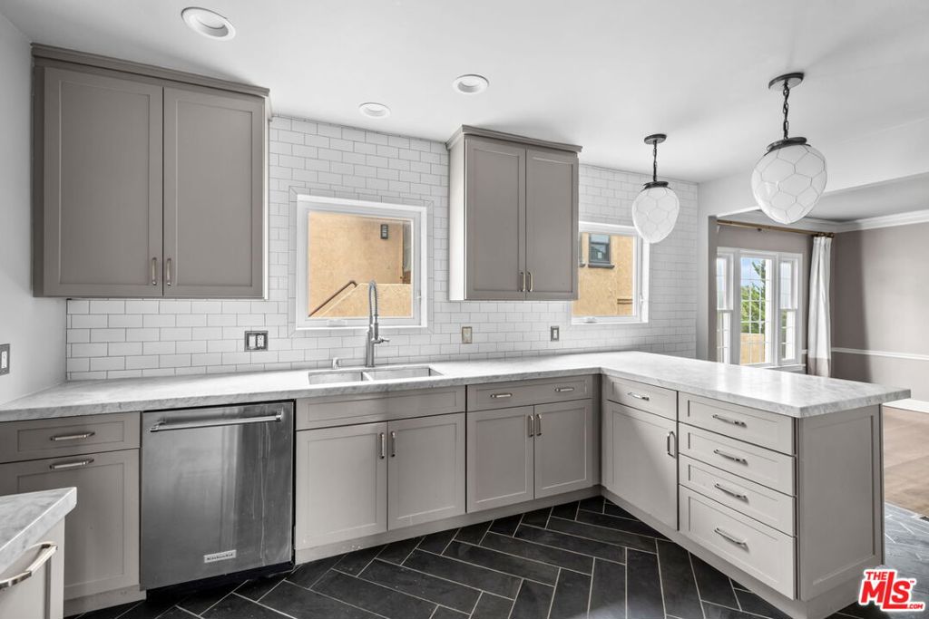 Properties 4 1307 S Rimpau Boulevard