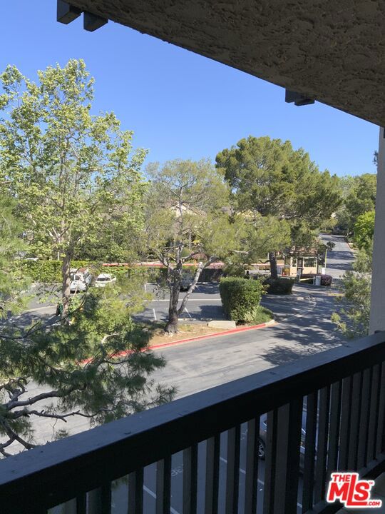 3205 Raintree Circle