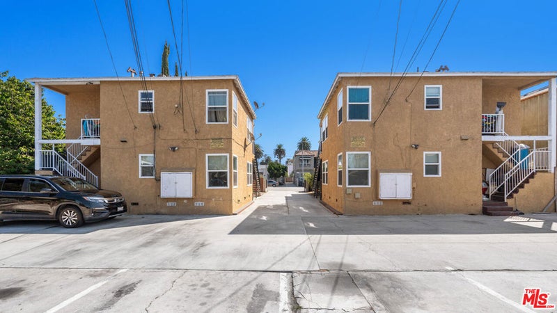 2747 S Redondo Boulevard