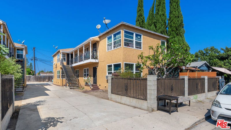 2747 S Redondo Boulevard