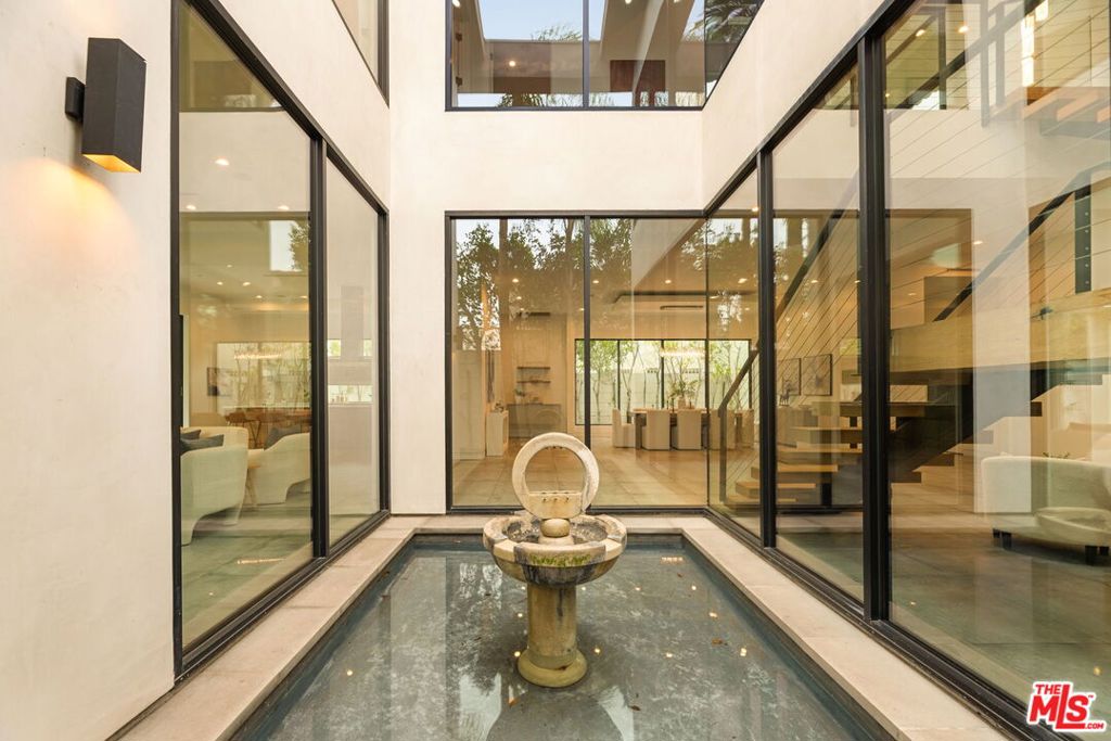 458 S Mansfield Avenue