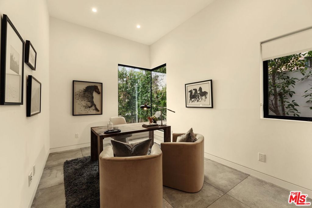 458 S Mansfield Avenue