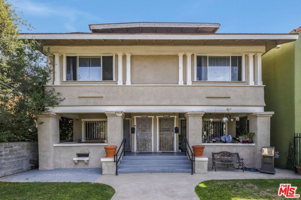 2822 S La Salle Avenue