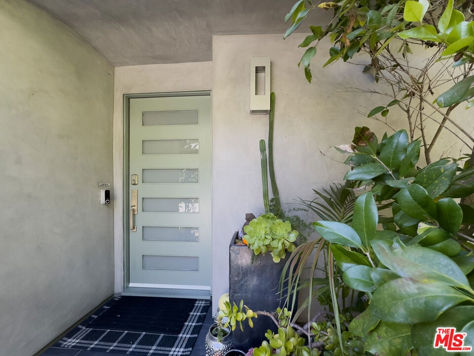 5625 Valley Oak Drive