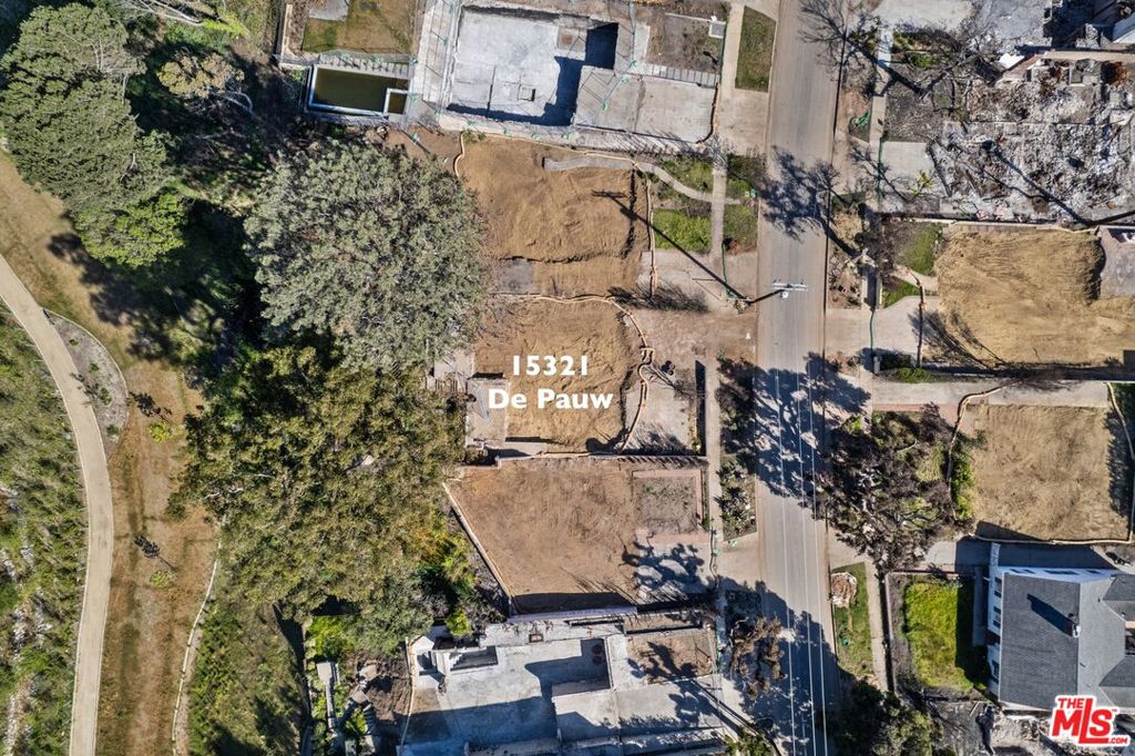 15321 De Pauw Street