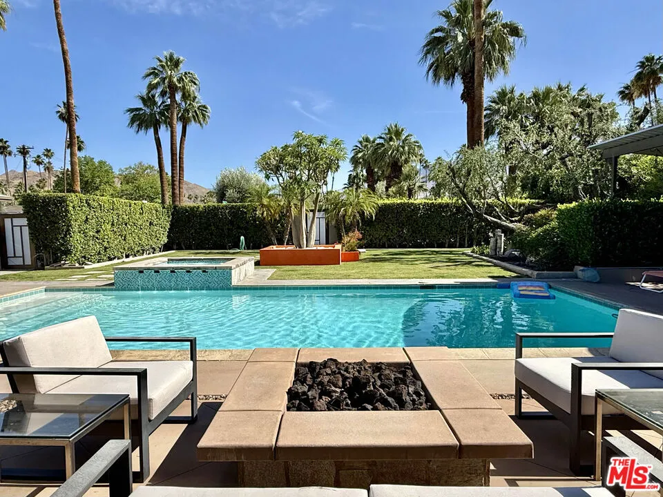 Palm Springs, California 92264, United States, 3 Bedrooms Bedrooms, ,3 BathroomsBathrooms,Residential,Active,141700