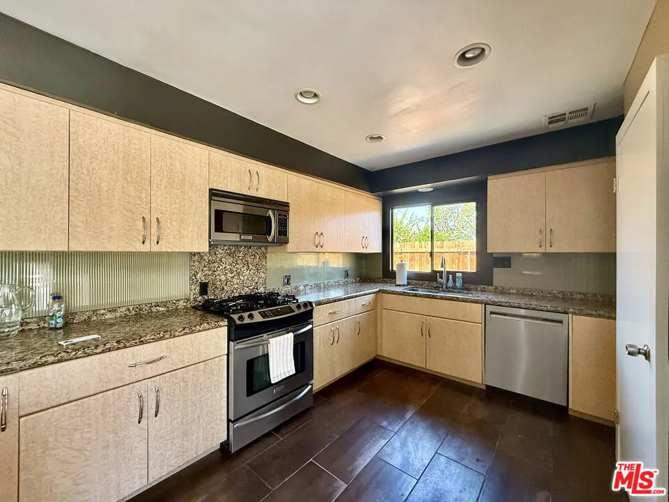 Palm Springs, California 92264, United States, 3 Bedrooms Bedrooms, ,3 BathroomsBathrooms,Residential,Active,141700